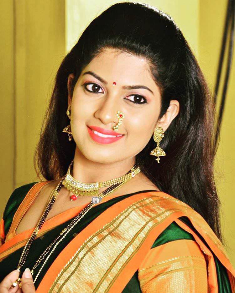 Akshaya Deodhar Marathi Actress Photos Bio Wiki Anjali Tujhyat Jiv Rangala
