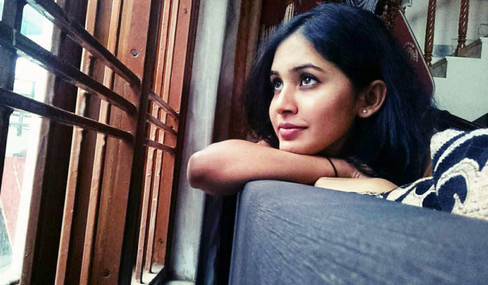 Anushka Sarkate Marathi Actress Photo Wallapeprs