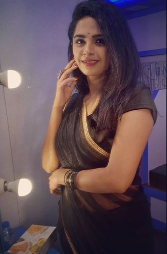 Sumi - Amruta Dhongade Marathi Actress in Black Saree